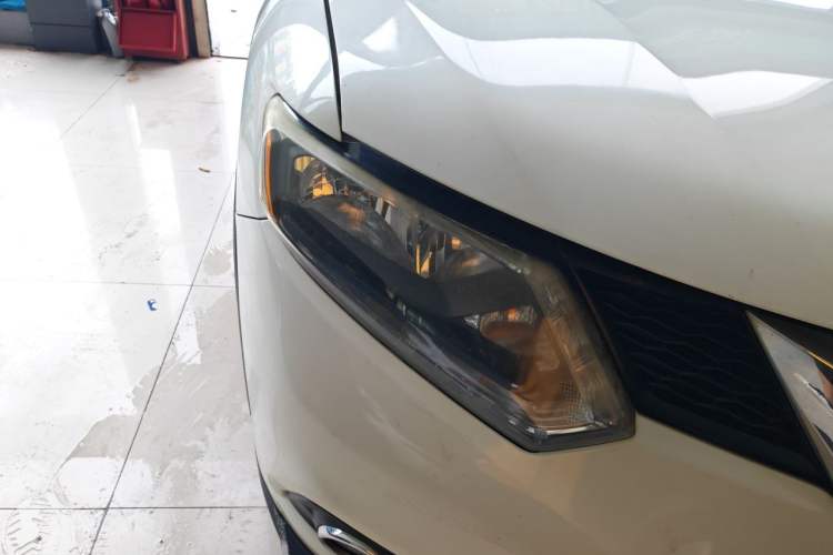 Used Nissan X-Trail 2015 2.0L CVT Comfort MAX Edition 2WD Right Front Headlight