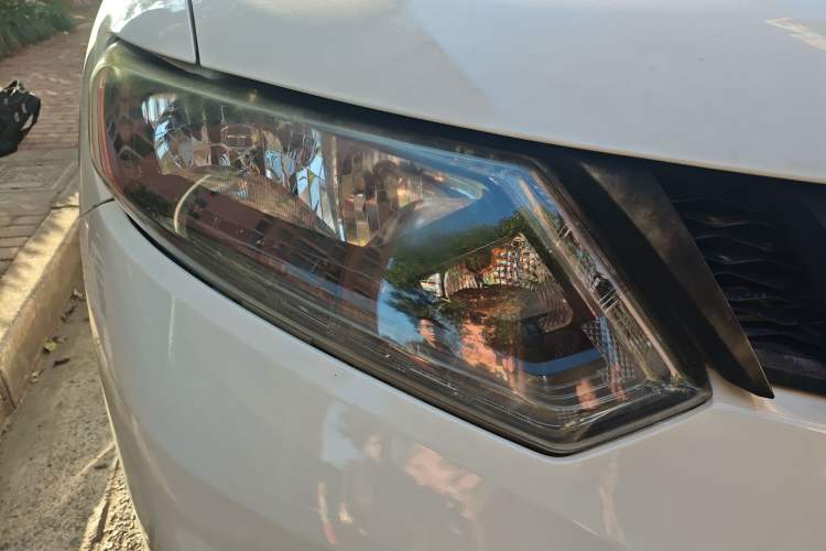 Used Nissan X-Trail 2015 2.0L CVT Comfort MAX Edition 2WD Right Front Headlight