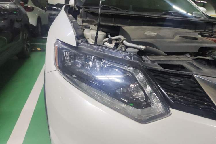 Used Nissan X-Trail 2015 2.0L CVT Comfort MAX Edition 2WD Right Front Headlight