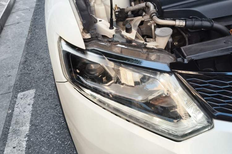 Used Nissan X-Trail 2015 2.0L CVT Comfort MAX Edition 2WD Right Front Headlight