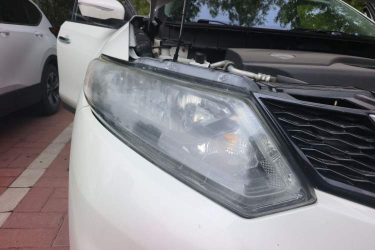 Used Nissan X-Trail 2015 2.0L CVT Comfort MAX Edition 2WD Right Front Headlight