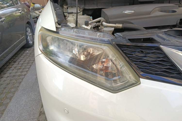 Used Nissan X-Trail 2015 2.0L CVT Comfort MAX Edition 2WD Right Front Headlight
