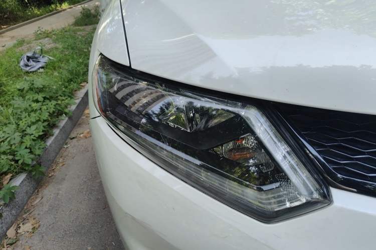 Used Nissan X-Trail 2015 2.0L CVT Comfort MAX Edition 2WD Right Front Headlight