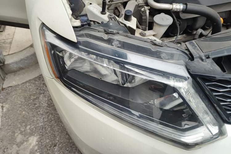 Used Nissan X-Trail 2015 2.0L CVT Comfort MAX Edition 2WD Right Front Headlight