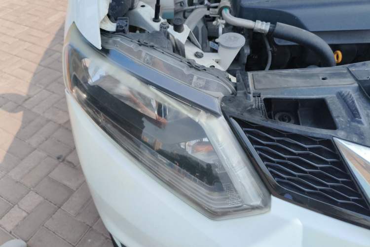 Used Nissan X-Trail 2015 2.0L CVT Comfort MAX Edition 2WD Right Front Headlight