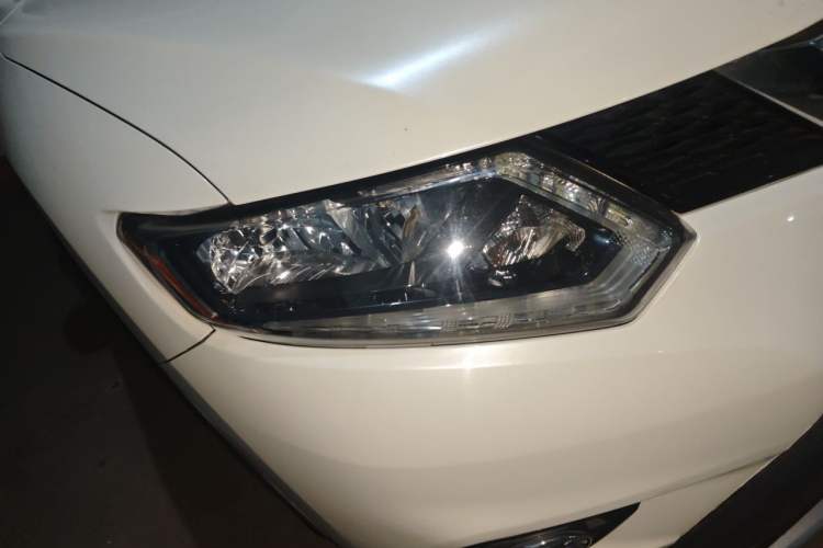 Used Nissan X-Trail 2015 2.0L CVT Comfort MAX Edition 2WD Right Front Headlight