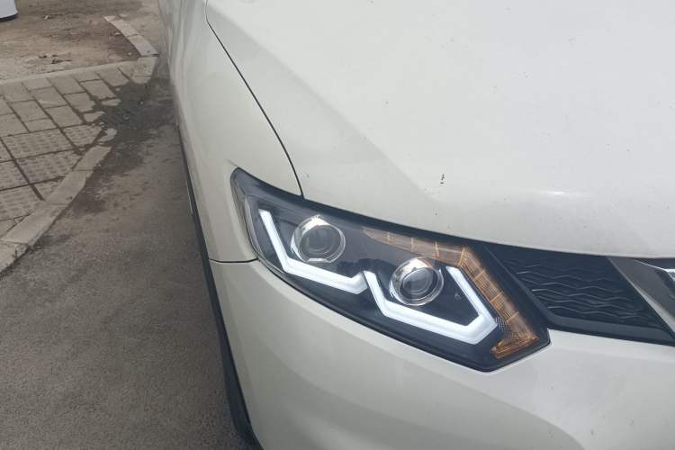 Used Nissan X-Trail 2015 2.0L CVT Comfort MAX Edition 2WD Right Front Headlight