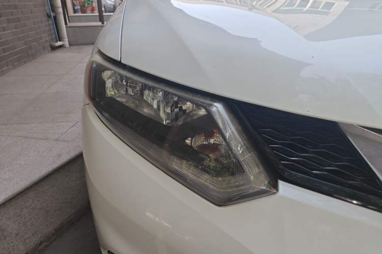 Used Nissan X-Trail 2015 2.0L CVT Comfort MAX Edition 2WD Right Front Headlight
