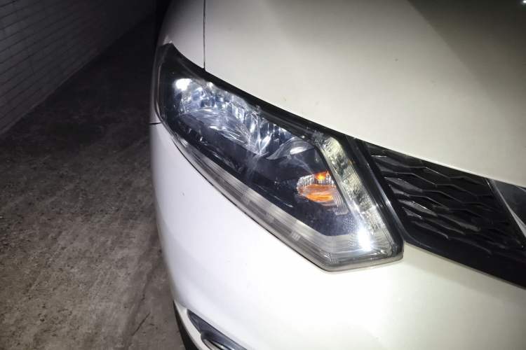 Used Nissan X-Trail 2015 2.0L CVT Comfort MAX Edition 2WD Right Front Headlight