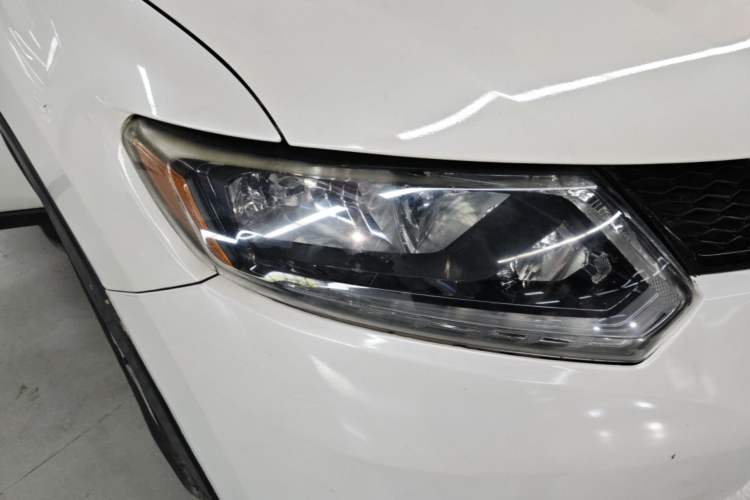 Used Nissan X-Trail 2015 2.0L CVT Comfort MAX Edition 2WD Right Front Headlight
