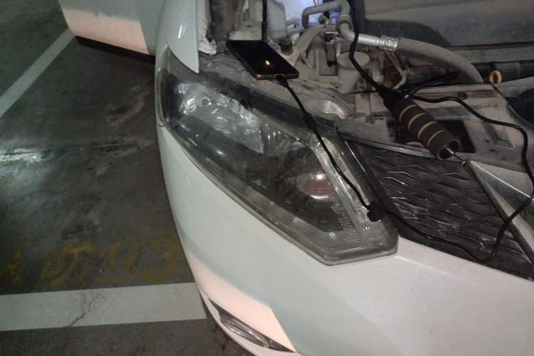 Used Nissan X-Trail 2015 2.0L CVT Comfort MAX Edition 2WD Right Front Headlight