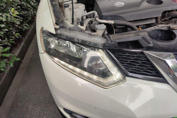 Used Nissan X-Trail 2015 2.0L CVT Comfort MAX Edition 2WD Right Front Headlight