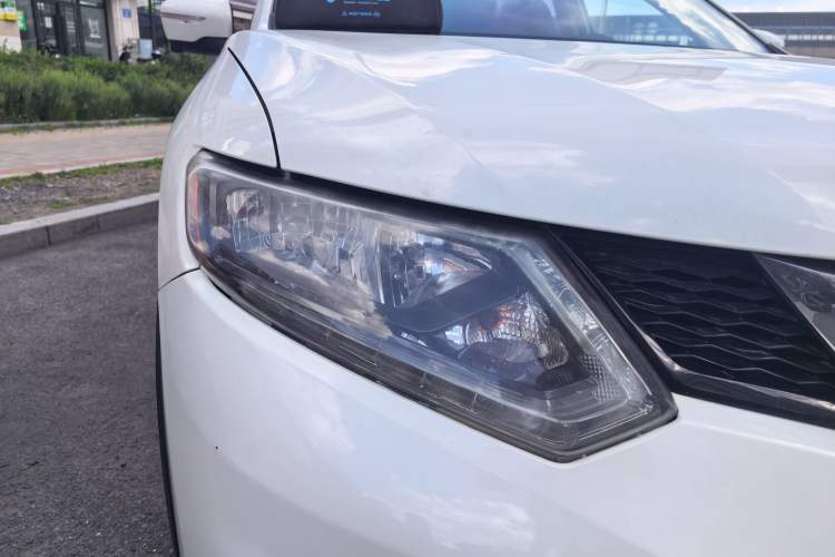 Used Nissan X-Trail 2015 2.0L CVT Comfort MAX Edition 2WD Right Front Headlight