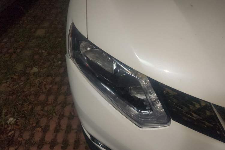 Used Nissan X-Trail 2015 2.5L CVT Leading MAX Edition 4WD Right Front Headlight