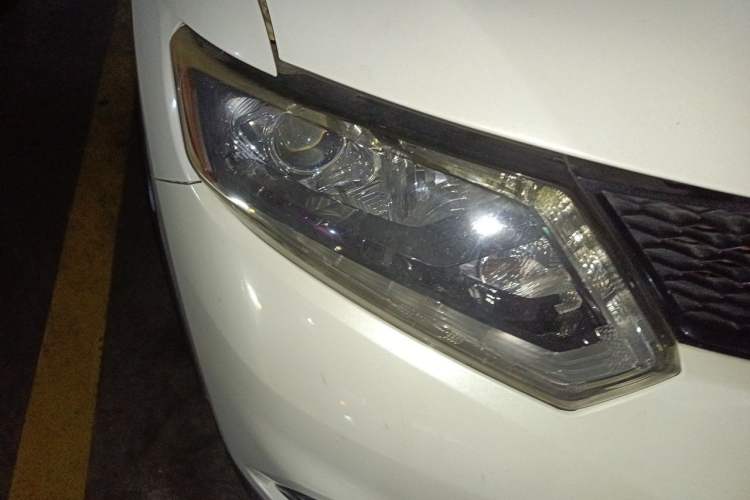 Used Nissan X-Trail 2015 2.0L CVT Comfort MAX Edition 2WD Right Front Headlight