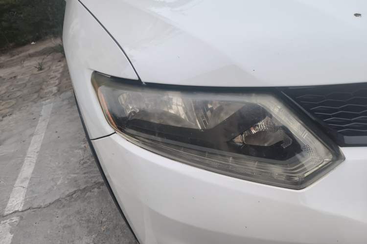 Used Nissan X-Trail 2015 2.0L CVT Comfort MAX Edition 2WD Right Front Headlight