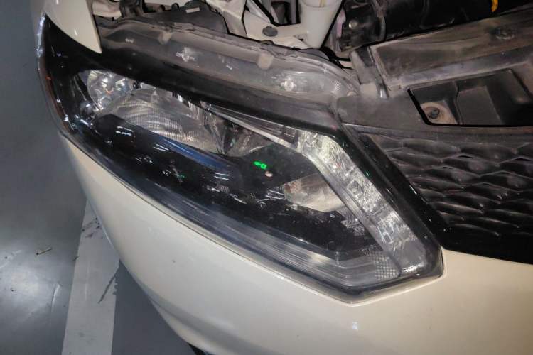 Used Nissan X-Trail 2015 2.0L CVT Comfort MAX Edition 2WD Right Front Headlight