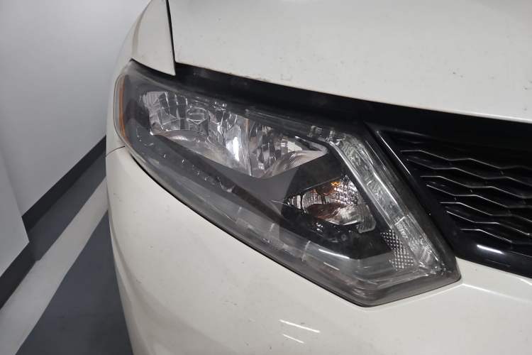 Used Nissan X-Trail 2015 2.0L CVT Comfort MAX Edition 2WD Right Front Headlight