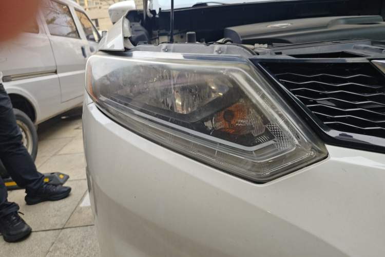 Used Nissan X-Trail 2015 2.0L CVT Comfort MAX Edition 2WD Right Front Headlight