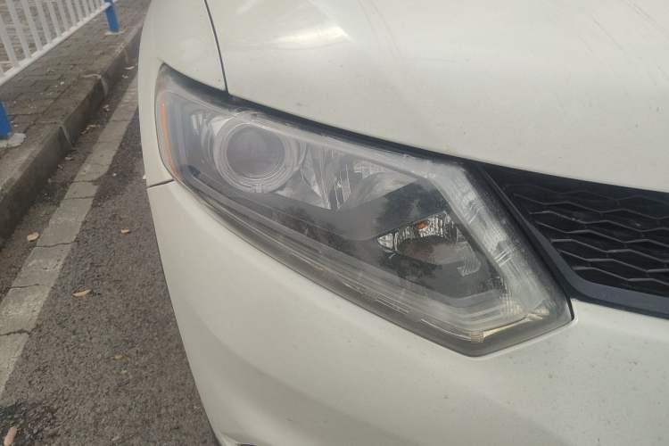 Used Nissan X-Trail 2015 2.0L CVT Comfort MAX Edition 2WD Right Front Headlight