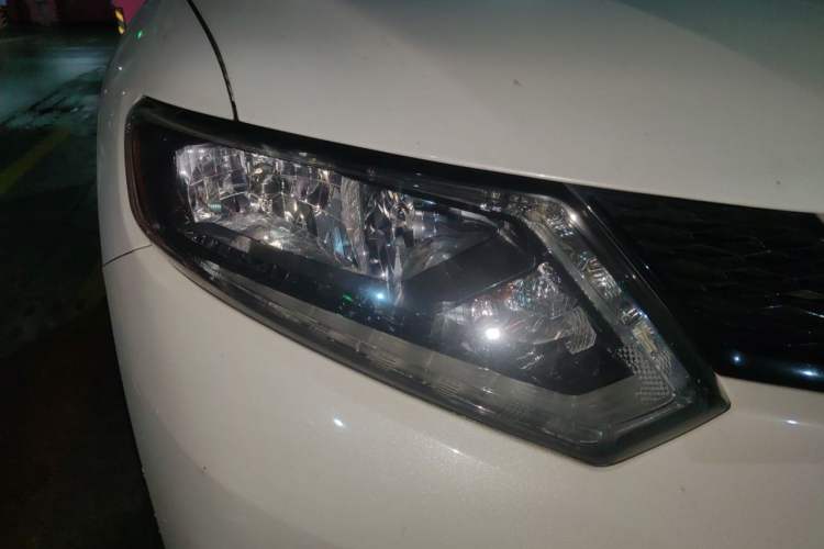 Used Nissan X-Trail 2015 2.0L CVT Comfort MAX Edition 2WD Right Front Headlight