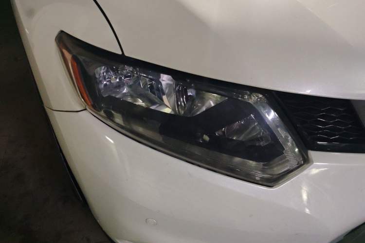 Used Nissan X-Trail 2015 2.0L CVT Comfort MAX Edition 2WD Right Front Headlight