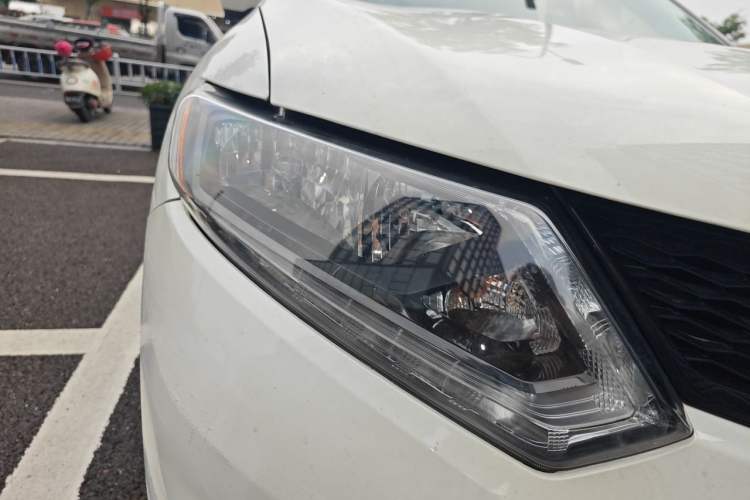 Used Nissan X-Trail 2015 2.0L CVT Comfort MAX Edition 2WD Right Front Headlight