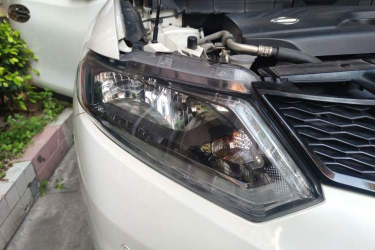 Used Nissan X-Trail 2015 2.0L CVT Comfort MAX Edition 2WD Right Front Headlight