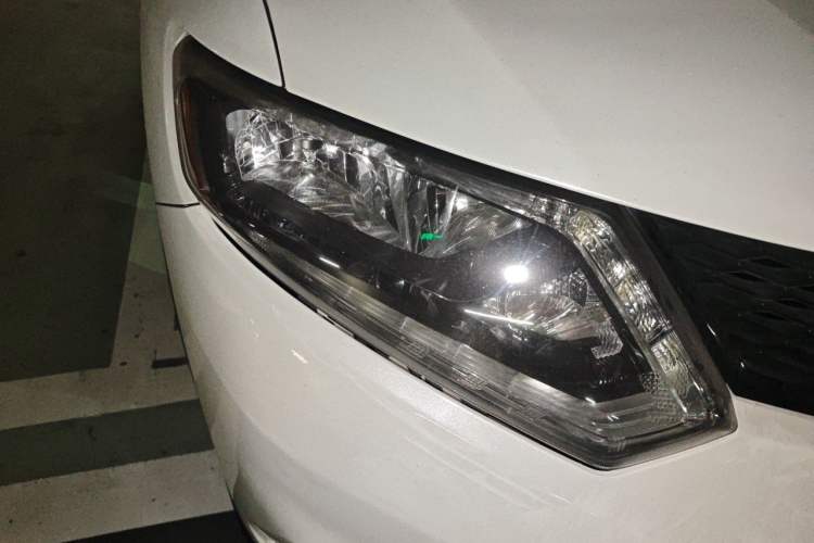 Used Nissan X-Trail 2015 2.0L CVT Comfort MAX Edition 2WD Right Front Headlight