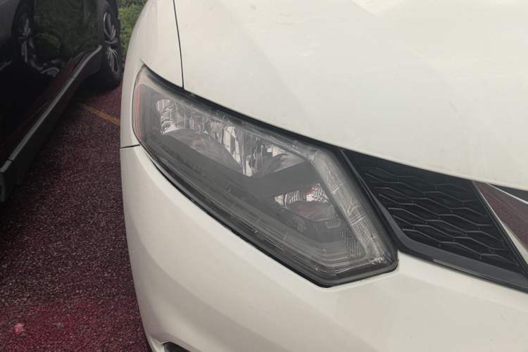 Used Nissan X-Trail 2015 2.0L CVT Comfort MAX Edition 2WD Right Front Headlight