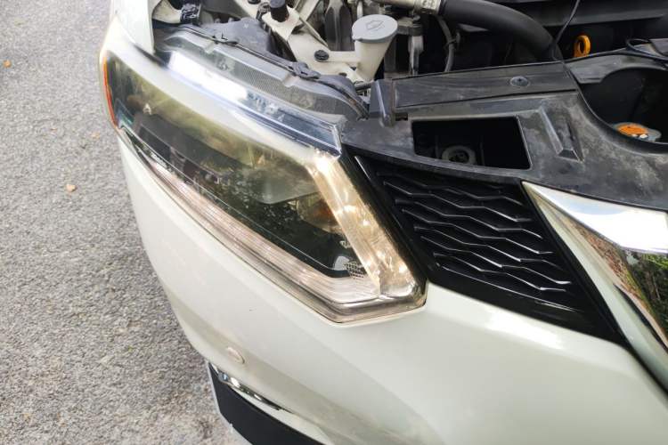 Used Nissan X-Trail 2015 2.0L CVT Comfort MAX Edition 2WD Right Front Headlight