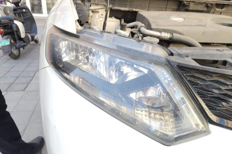 Used Nissan X-Trail 2015 2.0L CVT Comfort MAX Edition 2WD Right Front Headlight