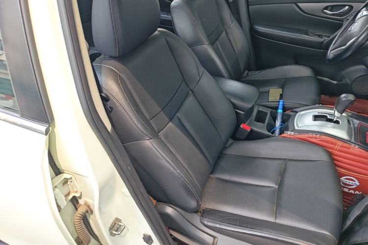 Used Nissan X-Trail 2015 2.0L CVT Comfort MAX Edition 2WD Right Front Seat