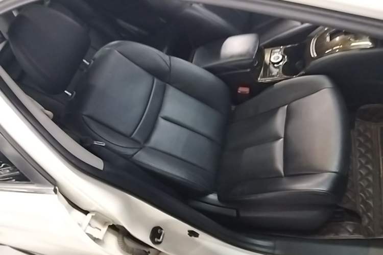 Used Nissan X-Trail 2015 2.5L CVT Leading MAX Edition 4WD Right Front Seat