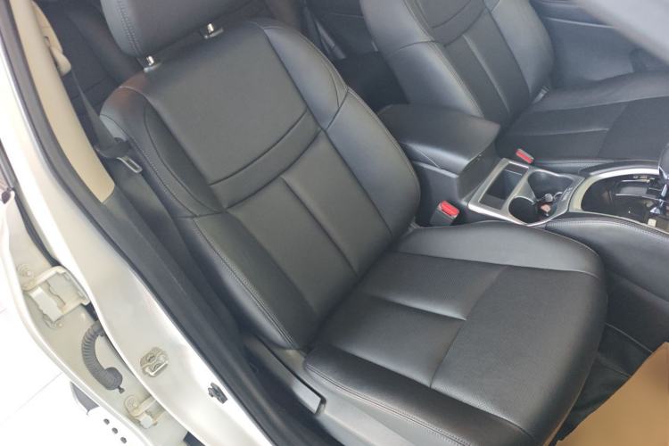 Used Nissan X-Trail 2015 2.0L CVT Comfort MAX Edition 2WD Right Front Seat