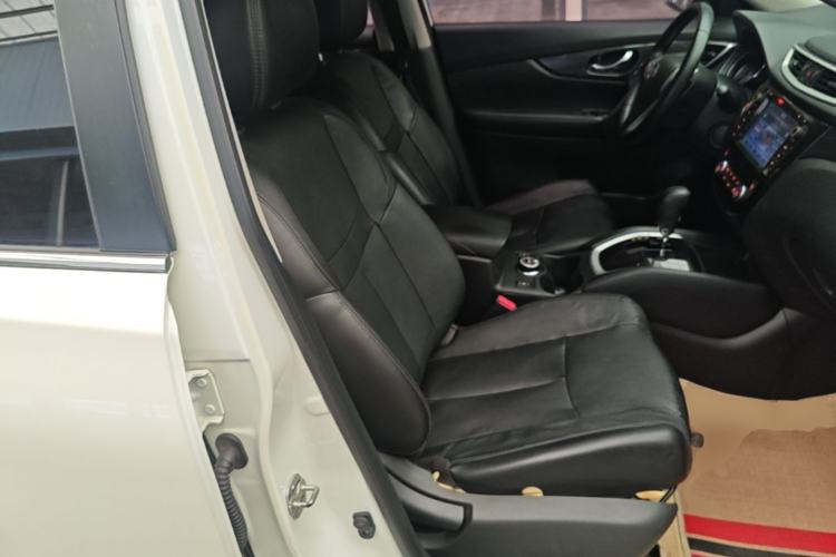 Used Nissan X-Trail 2015 2.5L CVT Leading MAX Edition 4WD Right Front Seat