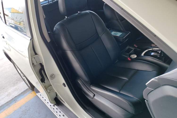 Used Nissan X-Trail 2015 2.0L CVT Comfort MAX Edition 2WD Right Front Seat