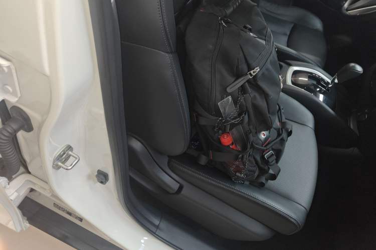 Used Nissan X-Trail 2015 2.0L CVT Comfort MAX Edition 2WD Right Front Seat