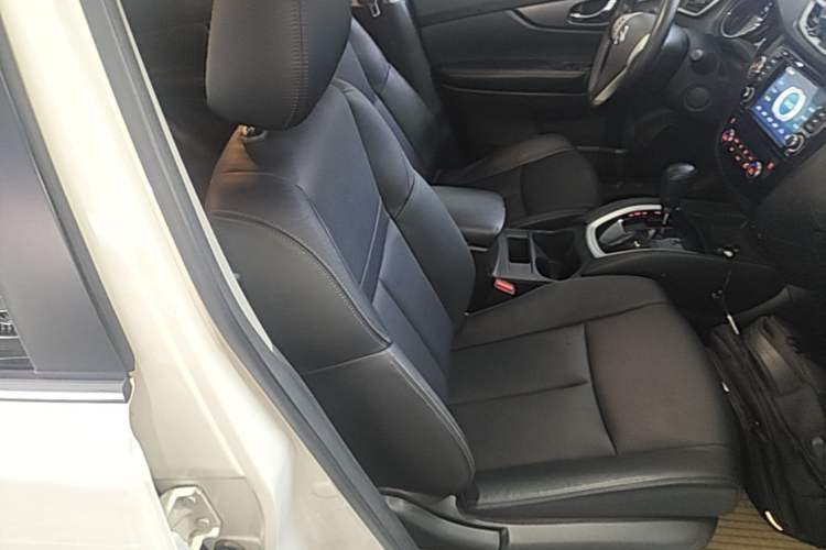 Used Nissan X-Trail 2015 2.0L CVT Comfort MAX Edition 2WD Right Front Seat
