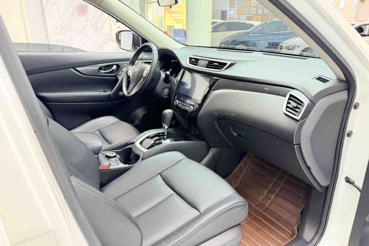 Used Nissan X-Trail 2015 2.5L CVT Leading MAX Edition 4WD Right Front Seat