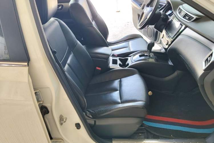 Used Nissan X-Trail 2015 2.0L CVT Comfort MAX Edition 2WD Right Front Seat