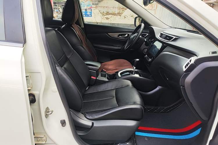 Used Nissan X-Trail 2015 2.0L CVT Comfort MAX Edition 2WD Right Front Seat