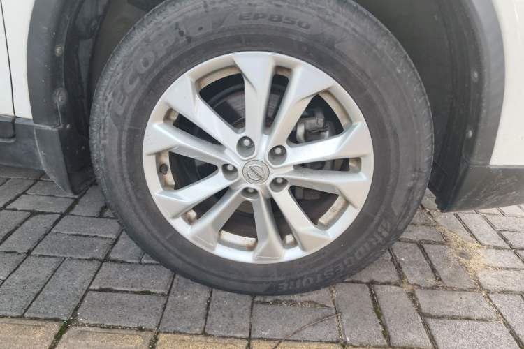 Used Nissan X-Trail 2015 2.0L CVT Comfort MAX Edition 2WD Right Front Wheel Hub