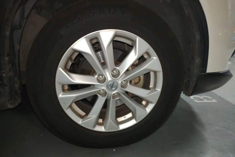 Used Nissan X-Trail 2015 2.0L CVT Comfort MAX Edition 2WD Right Front Wheel Hub