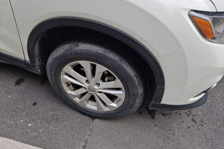 Used Nissan X-Trail 2015 2.0L CVT Comfort MAX Edition 2WD Right Front Wheel Hub