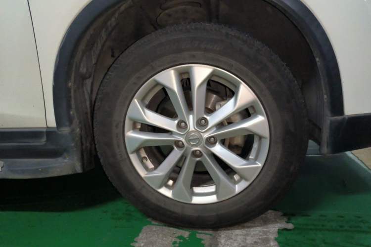 Used Nissan X-Trail 2015 2.0L CVT Comfort MAX Edition 2WD Right Front Wheel Hub