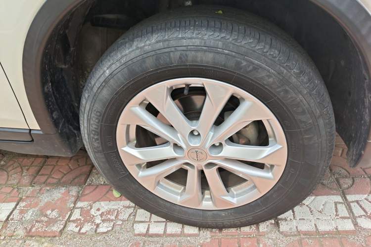 Used Nissan X-Trail 2015 2.0L CVT Comfort MAX Edition 2WD Right Front Wheel Hub