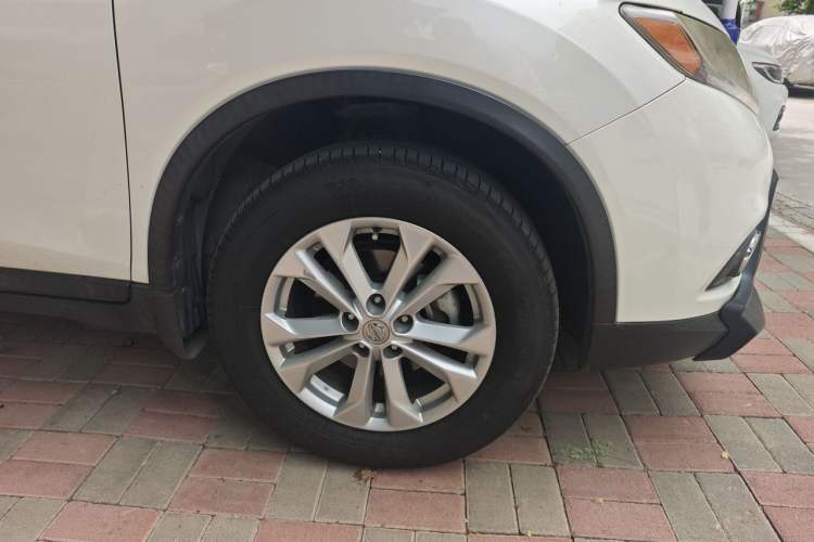 Used Nissan X-Trail 2015 2.0L CVT Comfort MAX Edition 2WD Right Front Wheel Hub