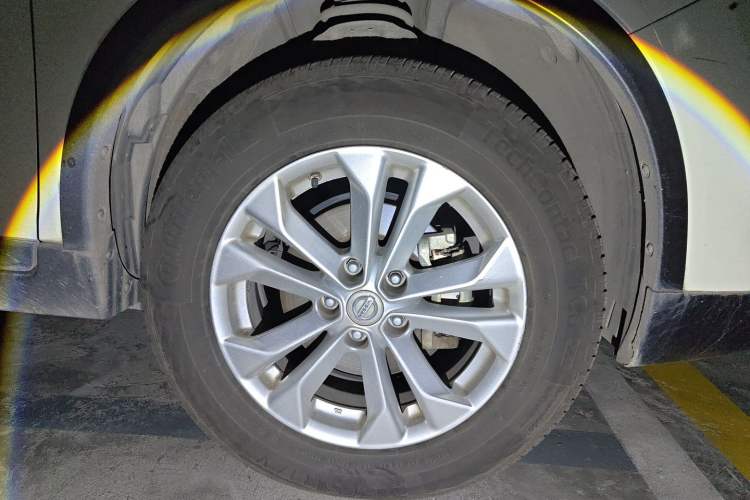 Used Nissan X-Trail 2015 2.0L CVT Comfort MAX Edition 2WD Right Front Wheel Hub