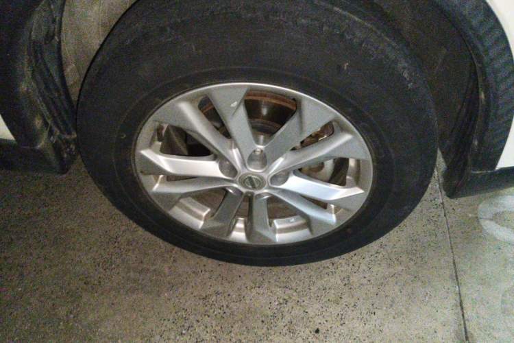 Used Nissan X-Trail 2015 2.0L CVT Comfort MAX Edition 2WD Right Front Wheel Hub